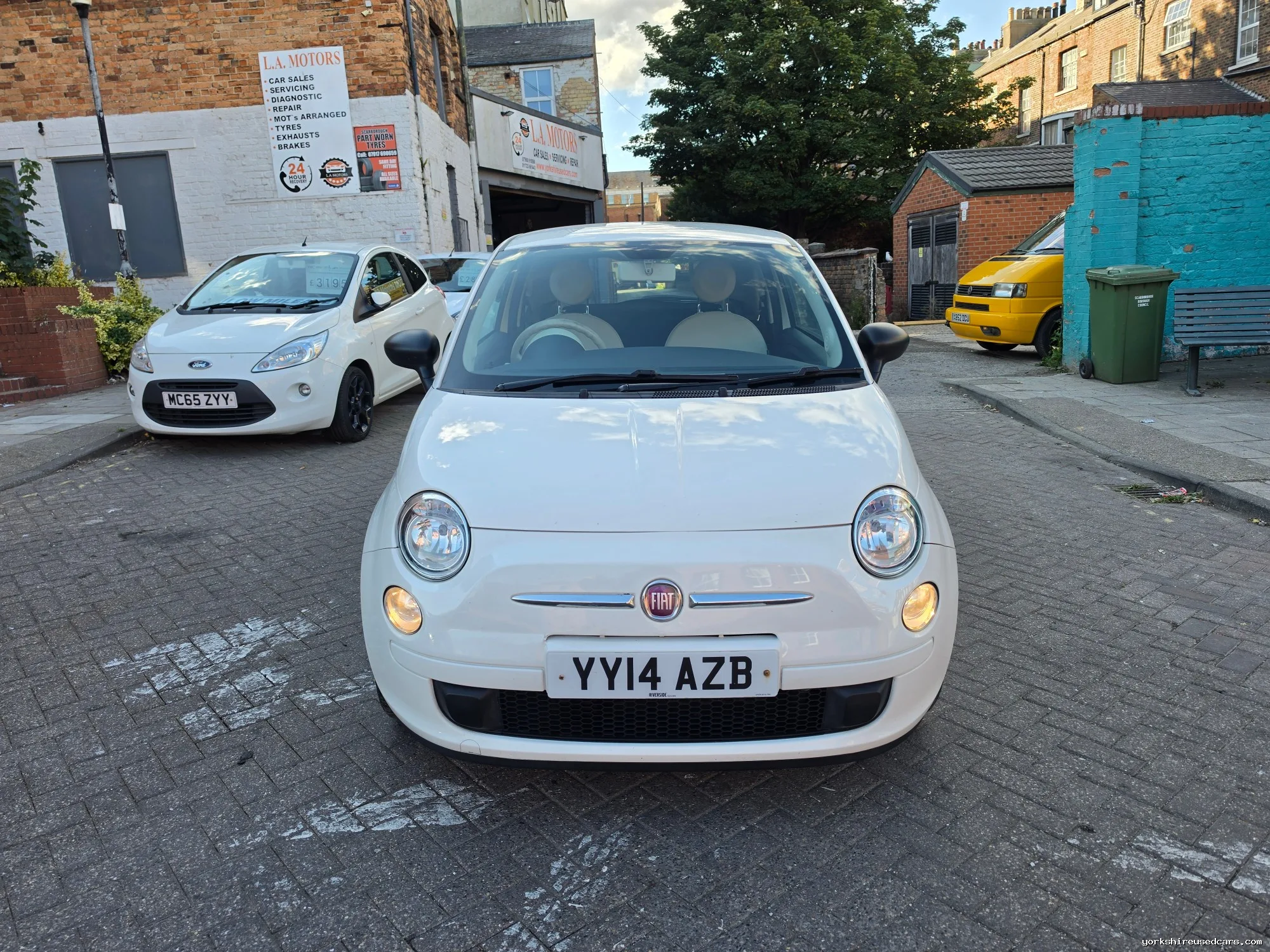 2014 Fiat 500 interior