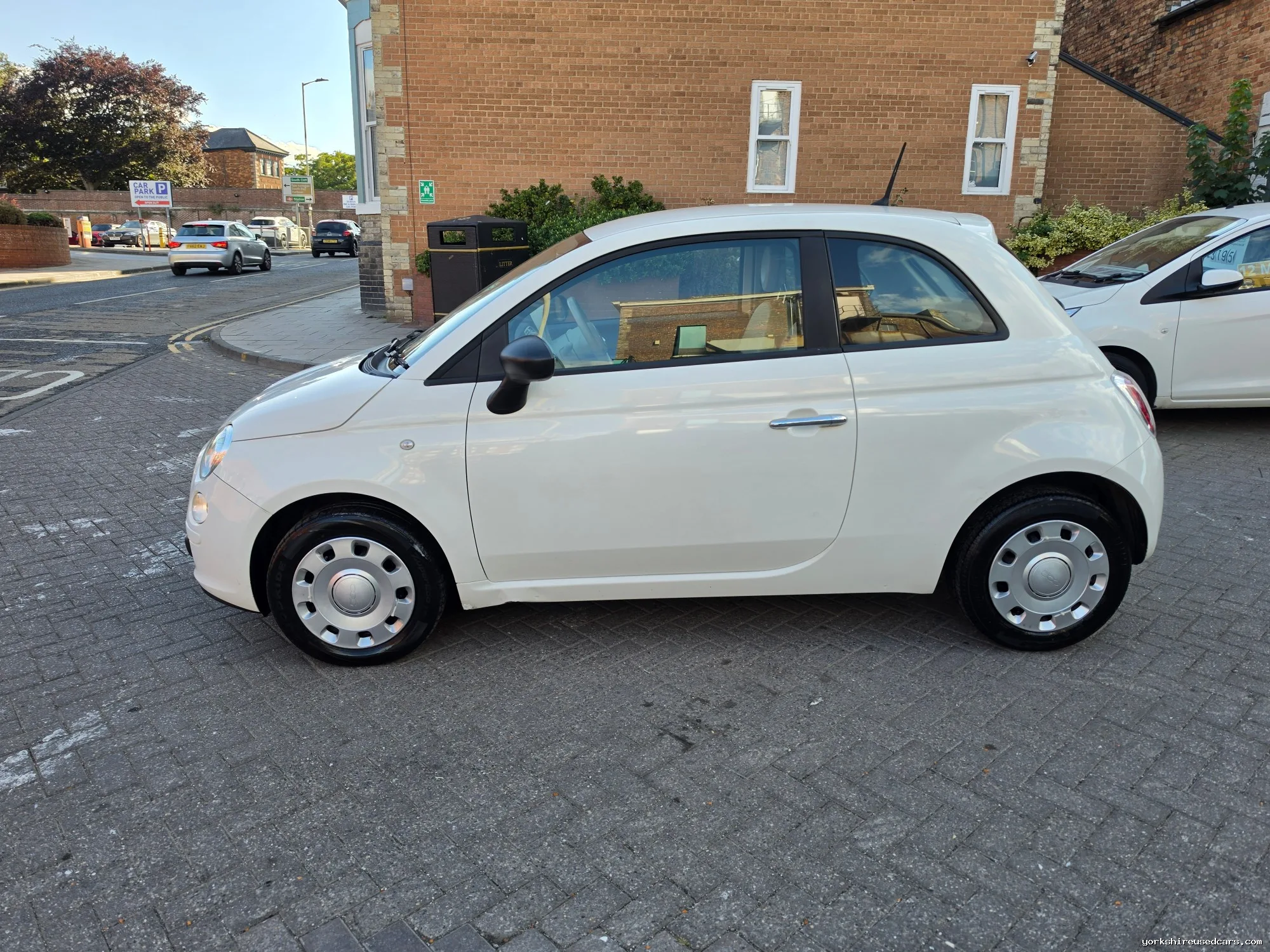 2014 Fiat 500 dashboard