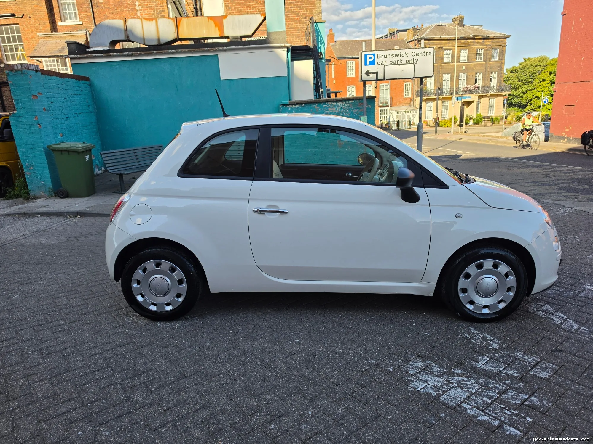2014 Fiat 500 side profile