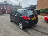 2015 Vauxhall Meriva engine bay